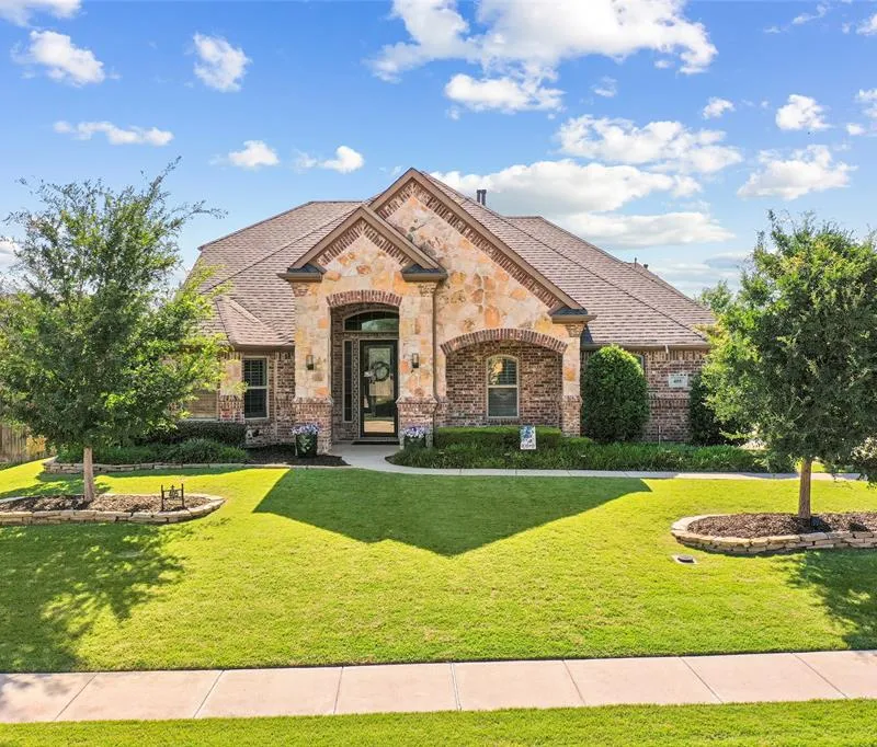 405 Meandering Creek Drive, Argyle TX 76226