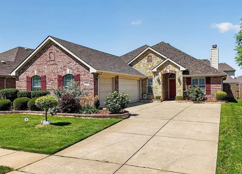 2360 Collin Drive, Grand Prairie TX 75052
