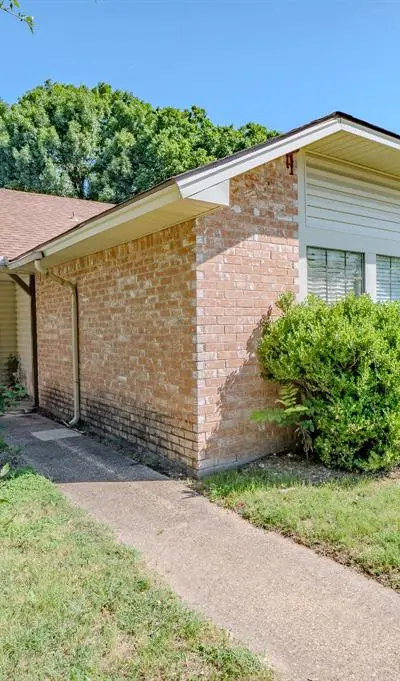 7105 Pineberry Road, Dallas TX 75249 - Photo 2
