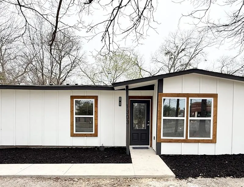 1303 N Galloway Avenue, Mesquite TX 75149