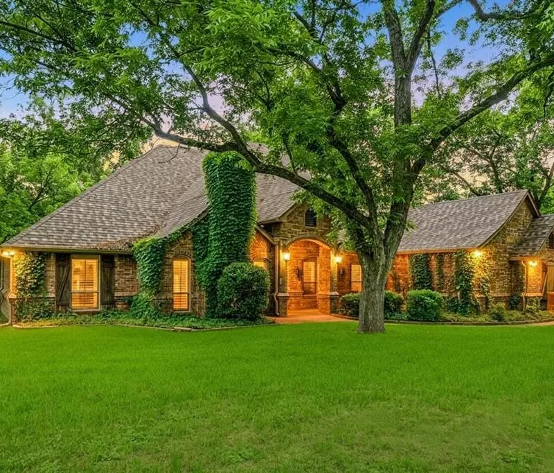 8753 S Monticello Circle, Granbury TX 76049