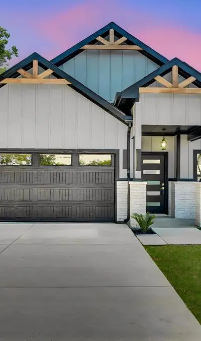 312 Matthew Street, Hillsboro TX 76645 - Photo 2