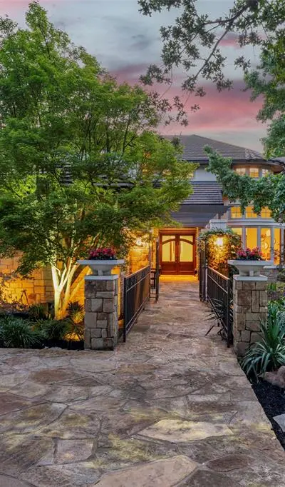 2702 Mark Twain Court, Arlington TX 76006