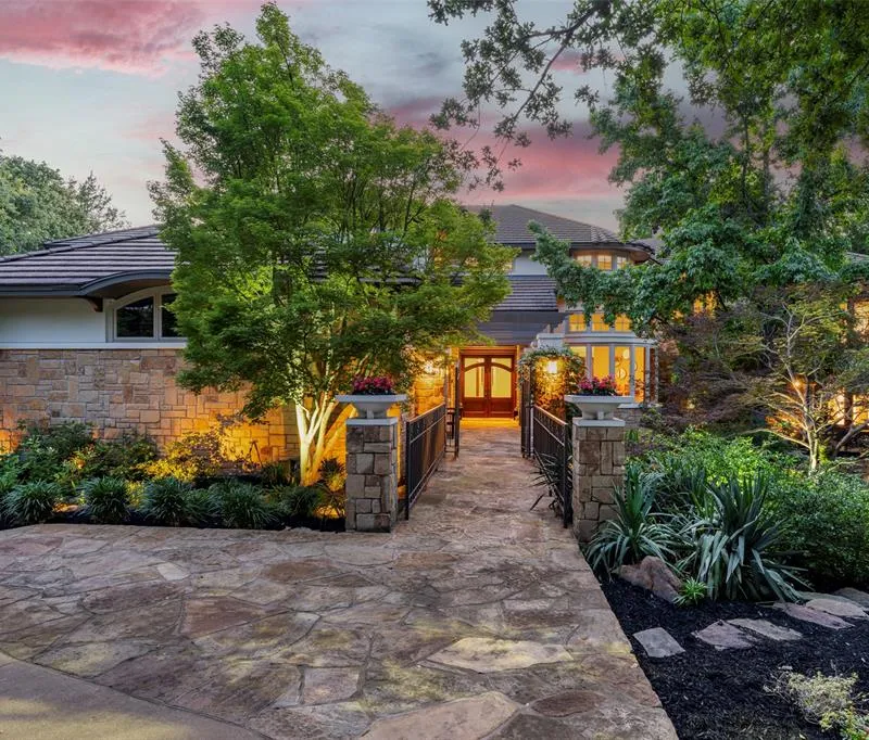 2702 Mark Twain Court, Arlington TX 76006