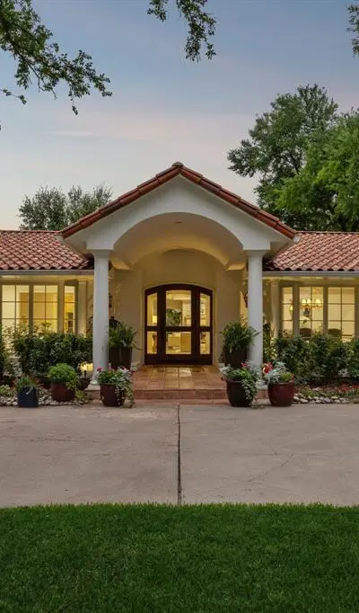 4630 S Lindhurst Avenue, Dallas TX 75229