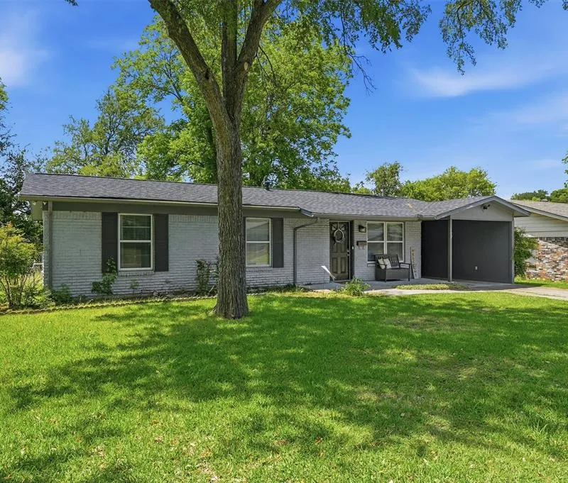 109 N Hickory Avenue, Denison TX 75020