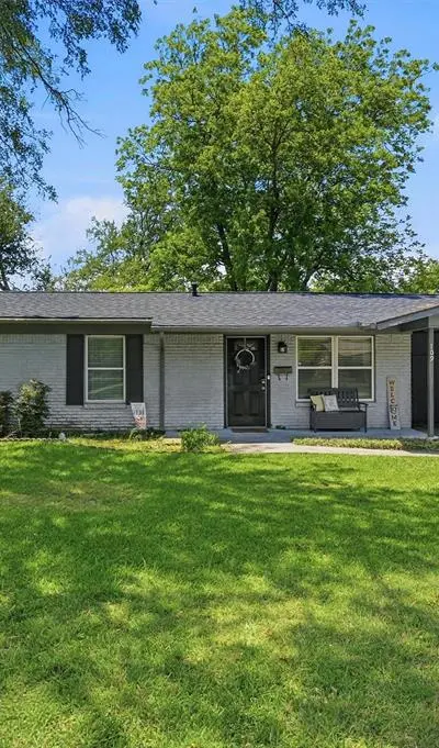 109 N Hickory Avenue, Denison TX 75020 - Photo 2