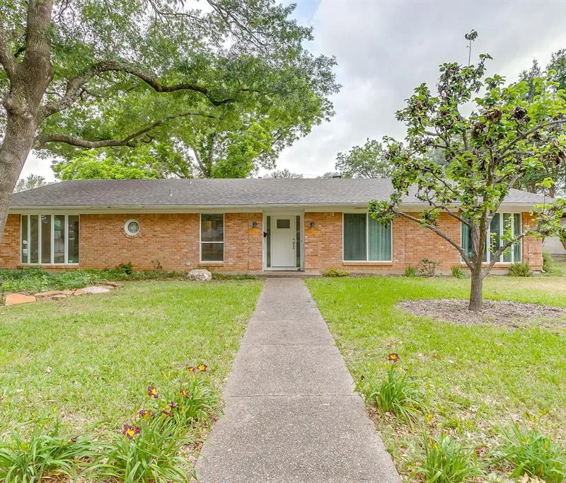 4000 Sundown Drive, Benbrook TX 76116