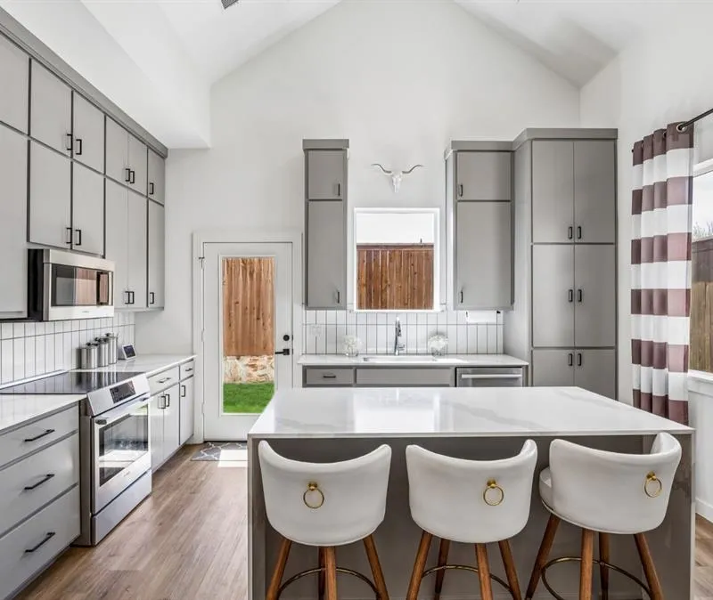 1313 Tillery Court, Grapevine TX 76051