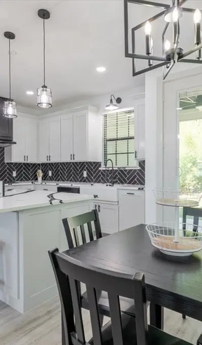 1001 SW 1st Avenue, Mineral Wells TX 76067 - Photo 2