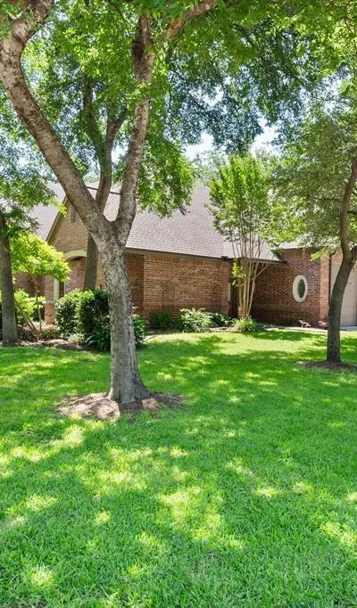 6100 Forest River Drive, Fort Worth TX 76112 - Photo 3