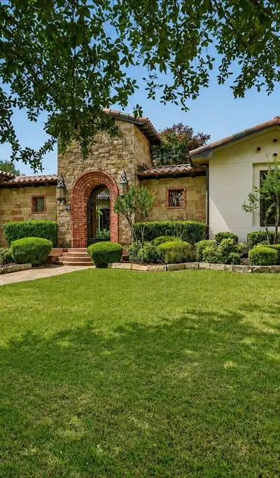 716 Flamingo Circle, Burleson TX 76028