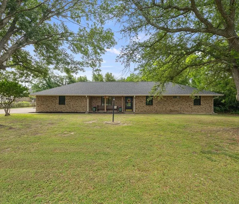 228 Kings Creek Drive, Terrell TX 75161