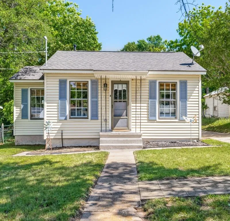 1109 W Hanna Street, Denison TX 75020