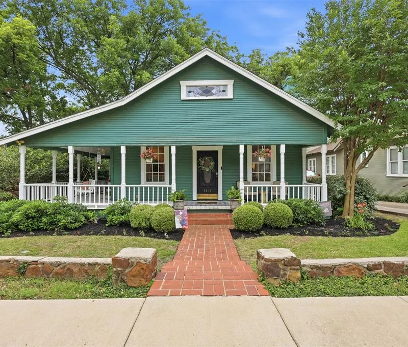 3817 Clarke Avenue, Fort Worth TX 76107