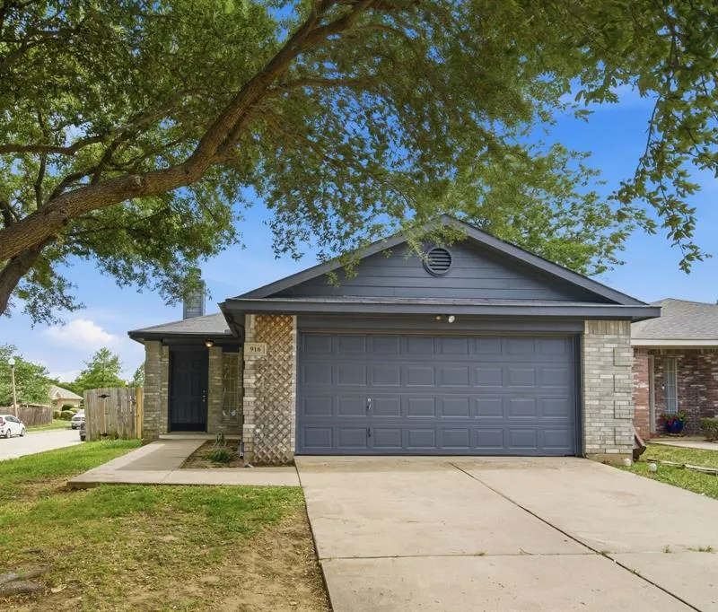 916 Savage Drive, Denton TX 76207