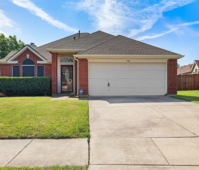 702 Lake Bridge Drive, Lake Dallas TX 75065