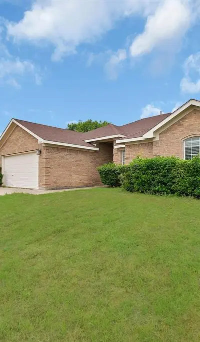 1631 Mt Zion Drive, Arlington TX 76018 - Photo 2