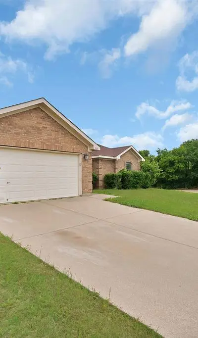 1631 Mt Zion Drive, Arlington TX 76018 - Photo 3