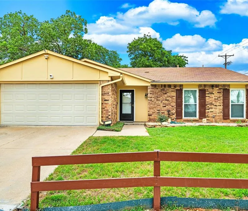 7949 Bermejo Road, Fort Worth TX 76112