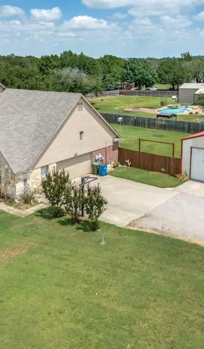 225 PEAR TREE Lane, Collinsville TX 76233