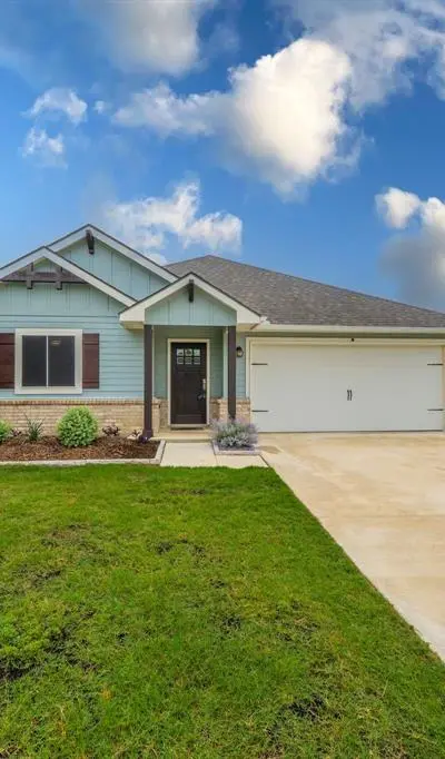 105 Arrowhead Drive, Sanger TX 76266