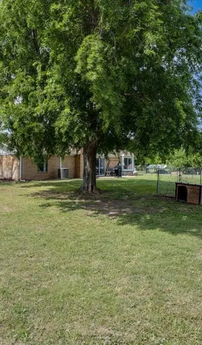 2102 Hill Top Circle, Weatherford TX 76085 - Photo 4