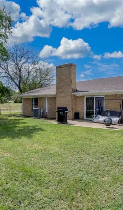 2102 Hill Top Circle, Weatherford TX 76085 - Photo 5