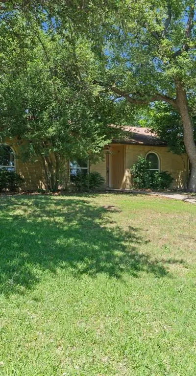 2039 Chestnut Road, Carrollton TX 75007 - Photo 3