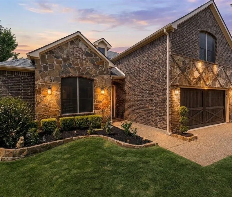 8421 La Fontaine Drive, North Richland Hills TX 76182