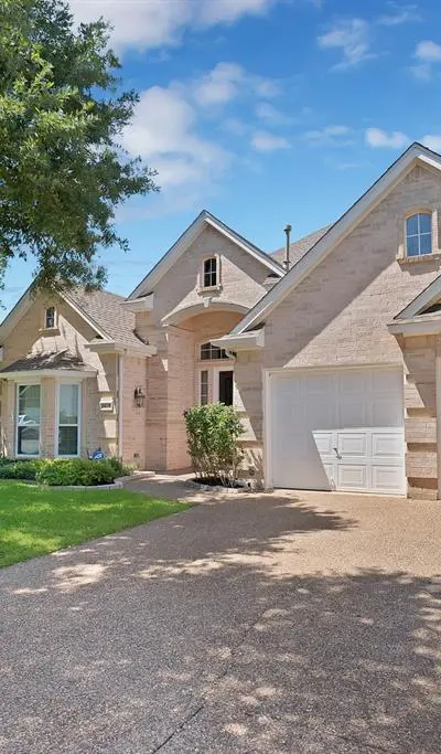 6619 Shelton Home Court, Arlington TX 76017 - Photo 2