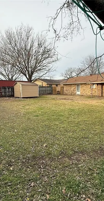 415 W Highland Drive, Whitewright TX 75491 - Photo 2