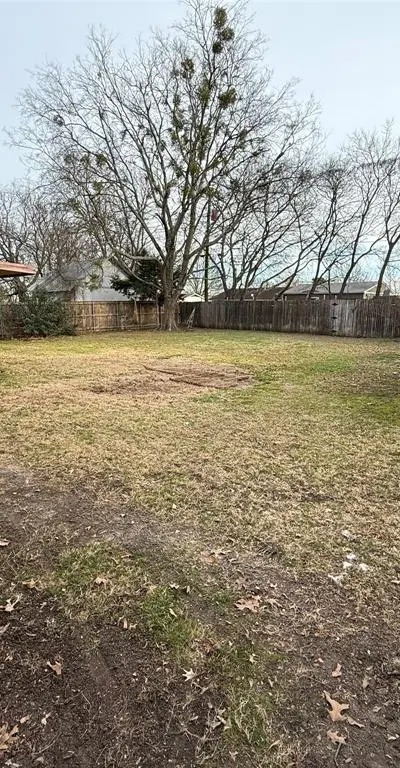 415 W Highland Drive, Whitewright TX 75491 - Photo 3