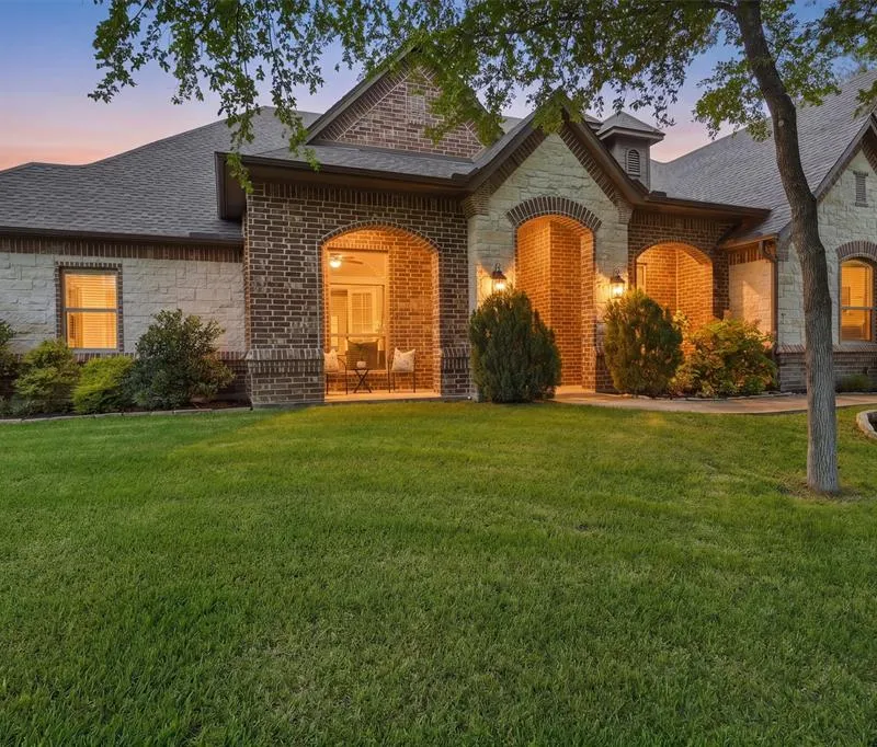 10512 Estancia Court, Fort Worth TX 76108