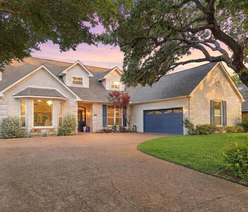 8814 Sanshire Avenue, Dallas TX 75231