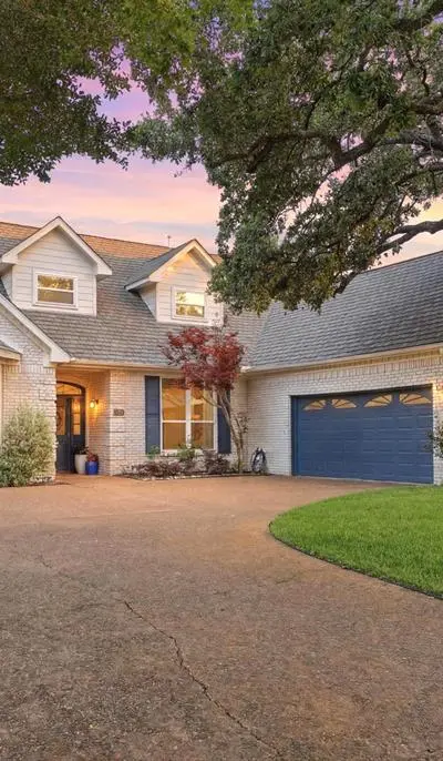 8814 Sanshire Avenue, Dallas TX 75231