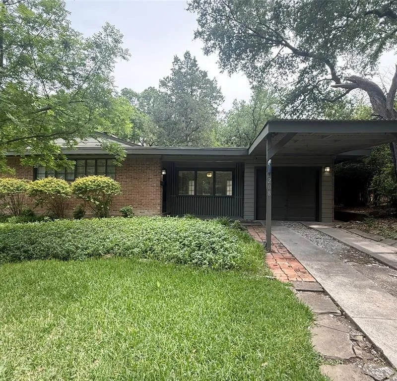 10208 Lake Gardens Drive, Dallas TX 75218