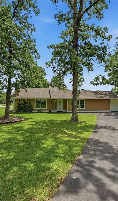 100 Cayuga Cove, Lake Kiowa TX 76240