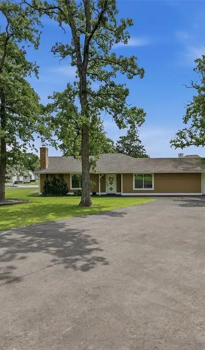 100 Cayuga Cove, Lake Kiowa TX 76240 - Photo 2