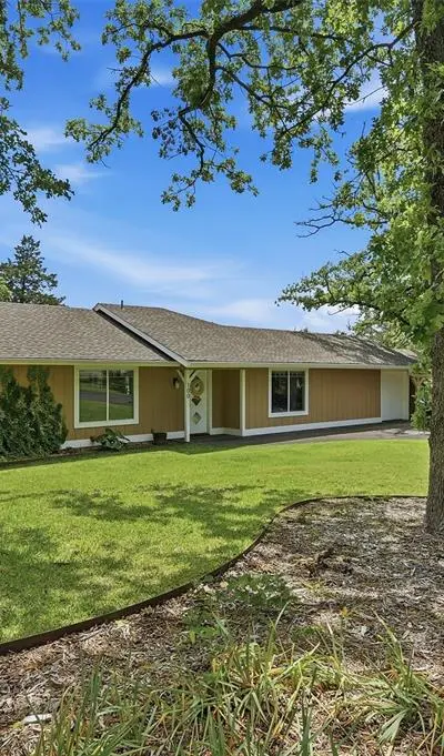 100 Cayuga Cove, Lake Kiowa TX 76240 - Photo 3