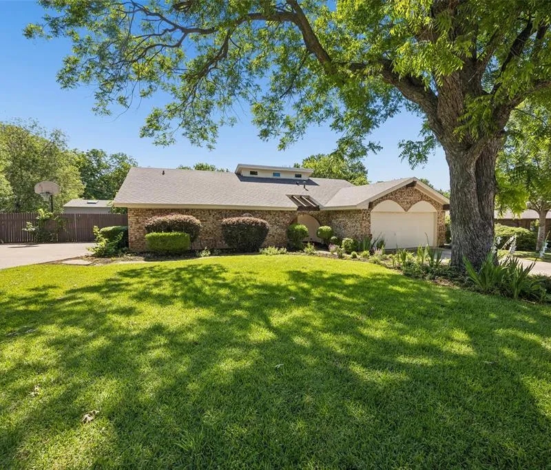 1203 Oakwood Trail, Southlake TX 76092