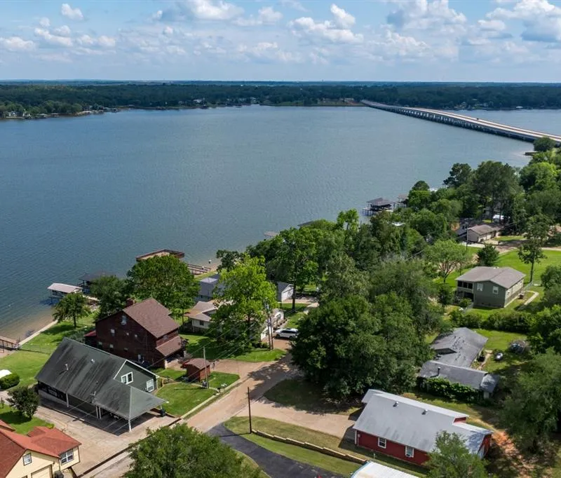 138 Pin Oak Drive, Mabank TX 75156