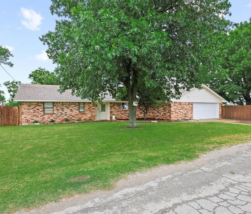 619 N 5th Street, Gunter TX 75058
