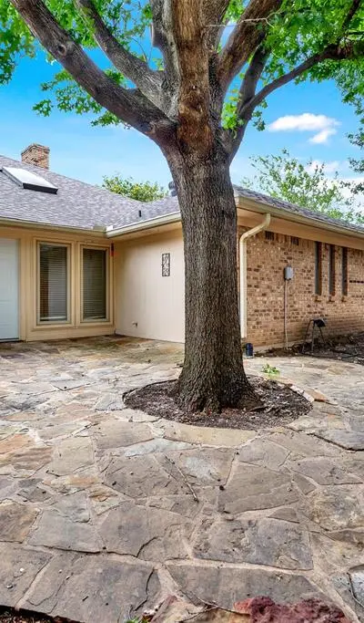 16801 Thomas Chapel Drive, Dallas TX 75248 - Photo 2