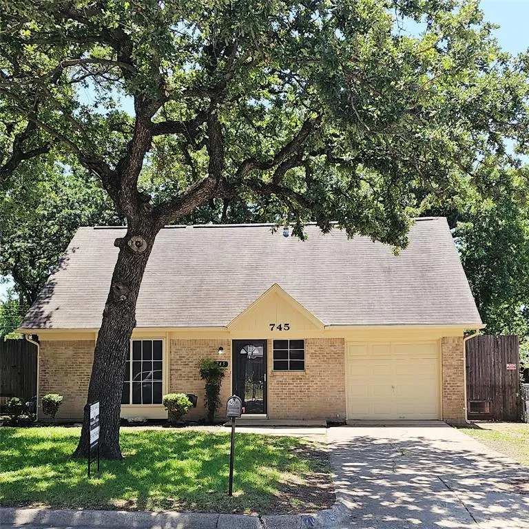 745 W Cedar Street, Hurst TX 76053
