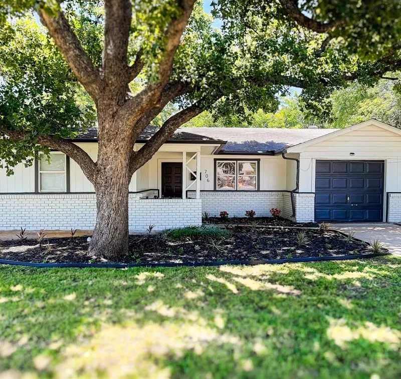 706 Henslee Drive, Euless TX 76040