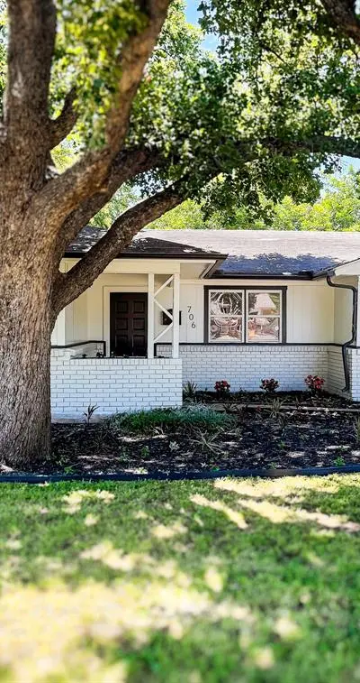 706 Henslee Drive, Euless TX 76040