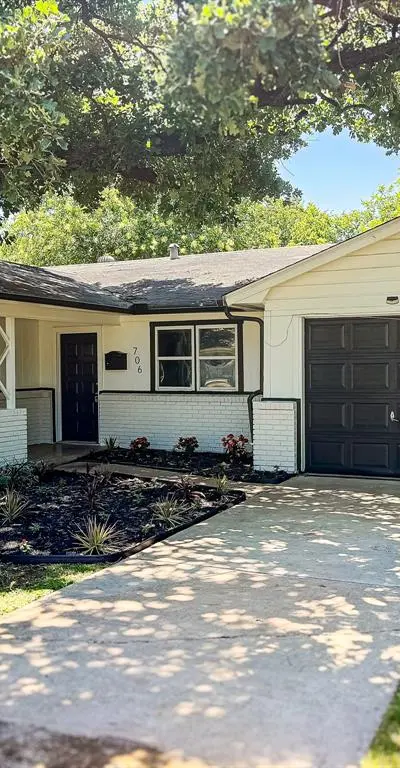 706 Henslee Drive, Euless TX 76040 - Photo 2