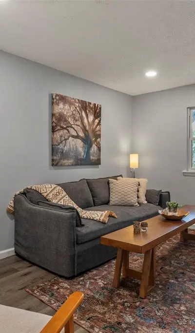 706 Henslee Drive, Euless TX 76040 - Photo 5