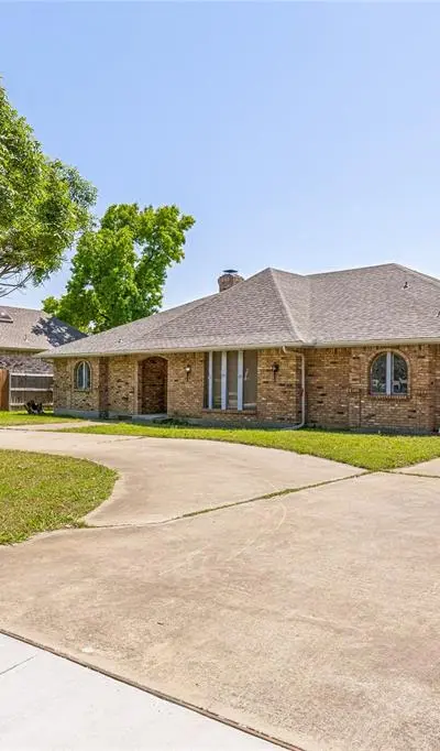 6533 Lake Side Circle, North Richland Hills TX 76180 - Photo 2